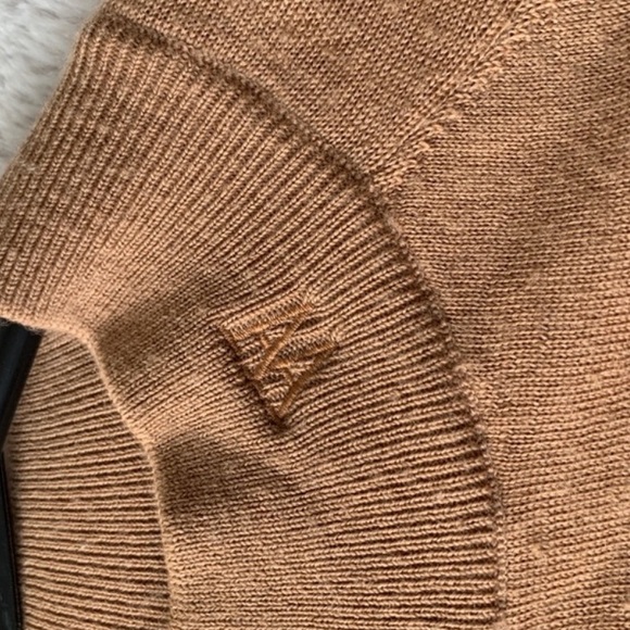 EUC Wood Wood Brown Mockneck Sweater with Black Contrast Sleeve Piping in Small - Picture 2 of 9